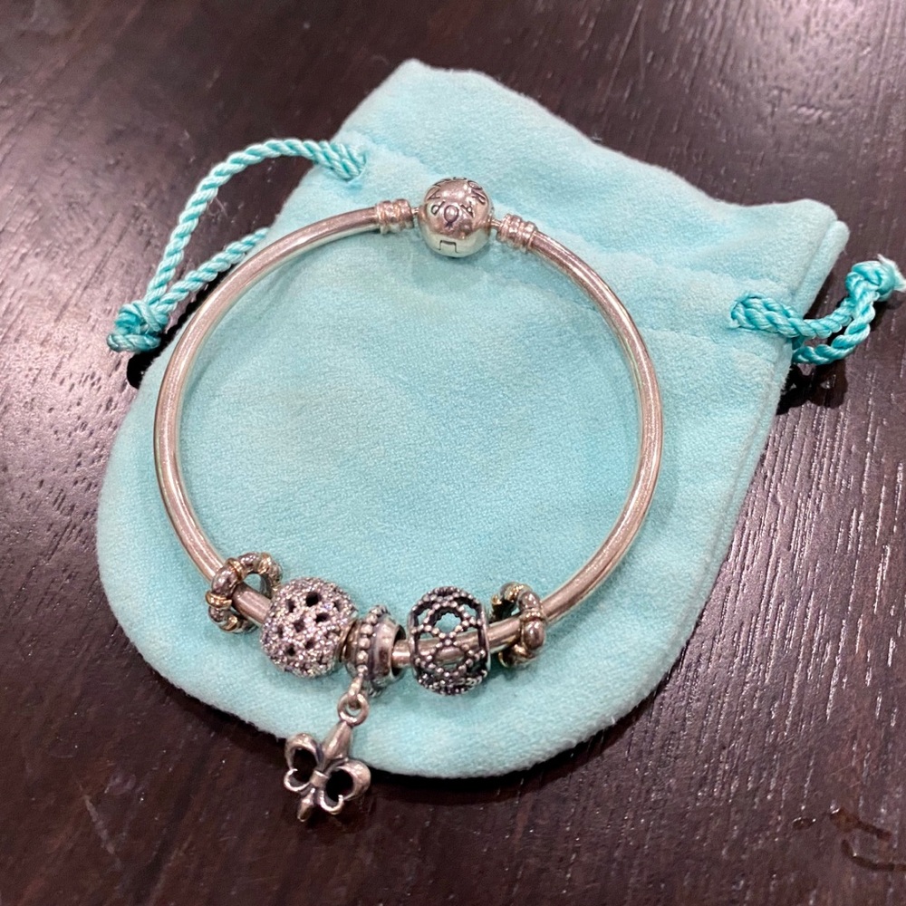 100%authentic pandora bracelet as seen on picture